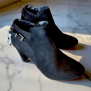 XOXO Women’s Black heeled Booties 8.5 NWT
